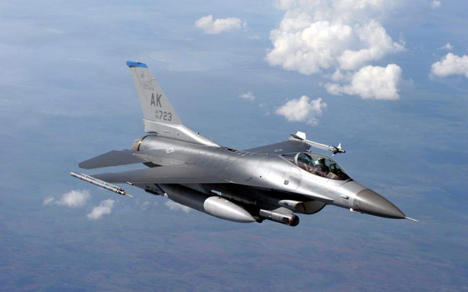 Turkish jets trigger 16 mock dogfights
