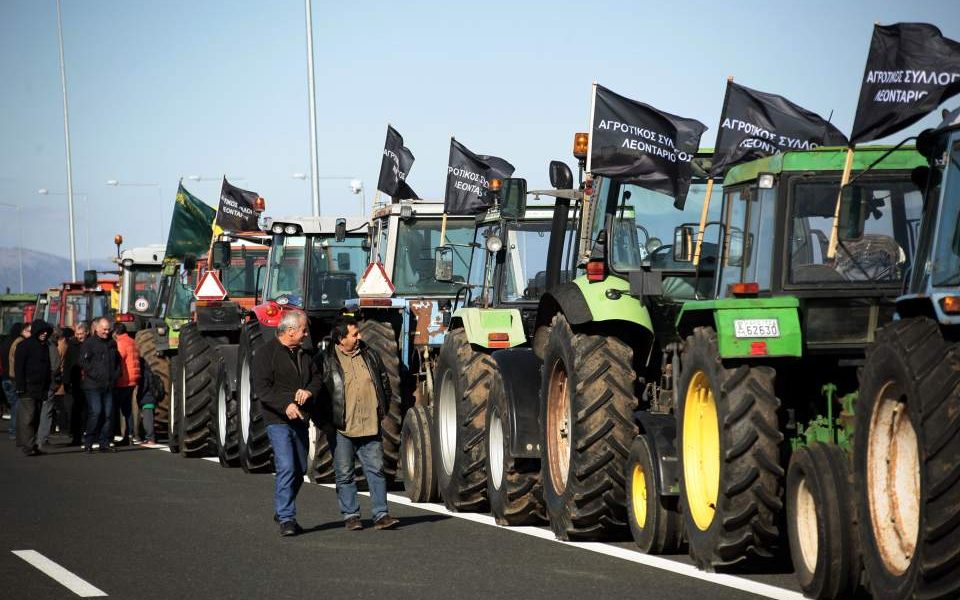 Farmers launch anti-austerity action with roadblock in central Greece