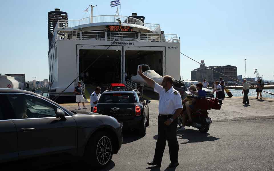 Last wave of Athenians leave for holidays