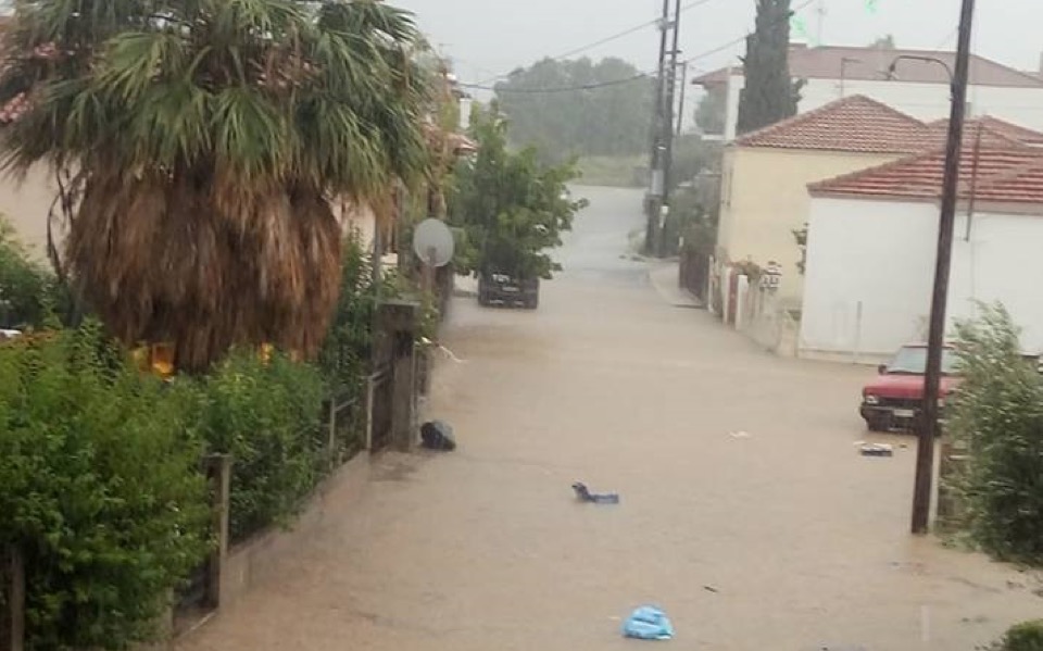 Rain causes flooding in Central Macedonia town