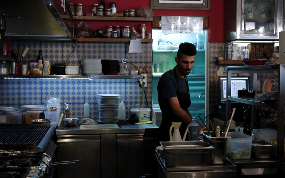 Refugee cooks up taste of Syria in Athens