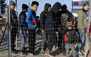 FYROM president says Greece not helping with migrants