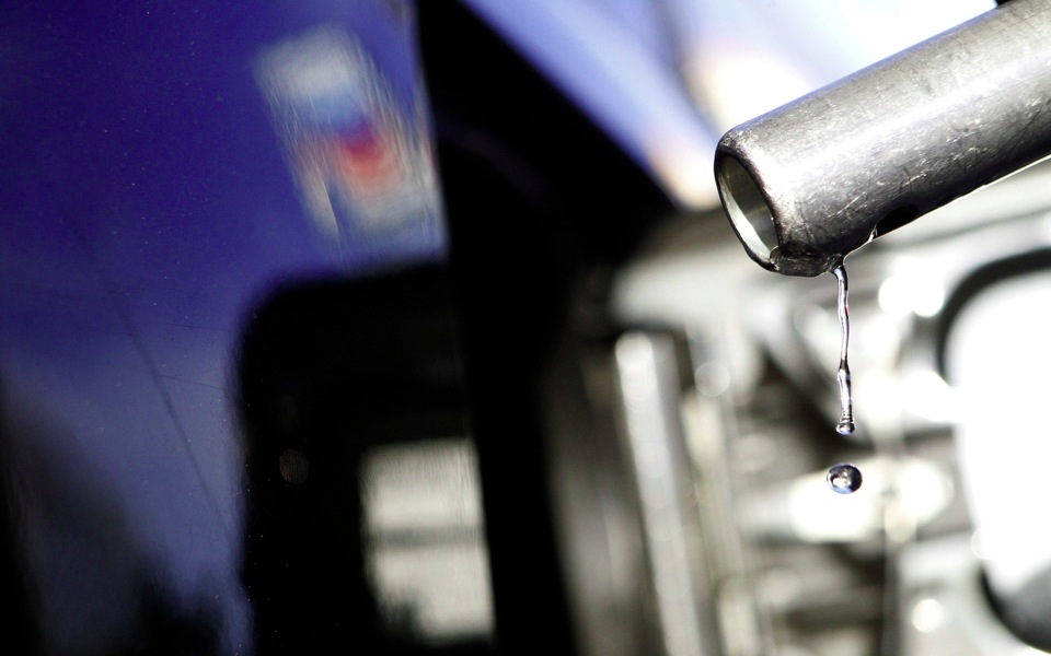 Greeks cut down on gasoline due to high taxes and prices