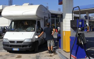 gunmen-hold-up-four-athens-gas-stations