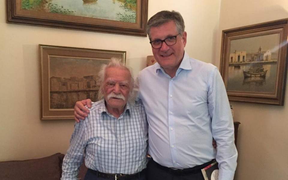 Former German ambassador to Greece Schoof pays tribute to the ‘great’ Manolis Glezos