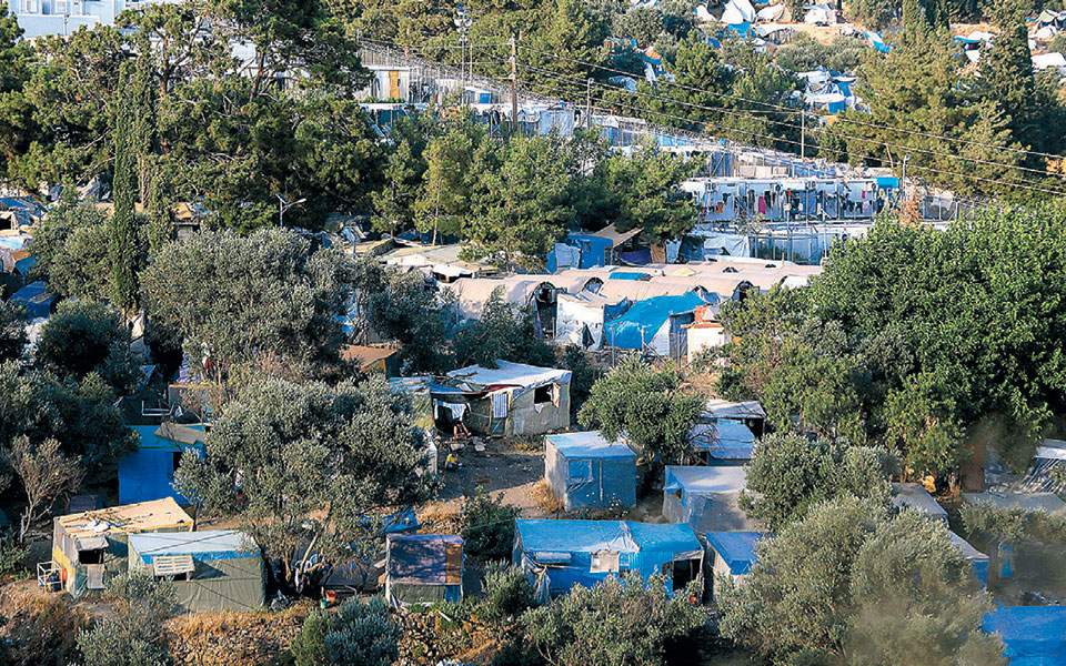 Migrants to be moved out of island camps in groups