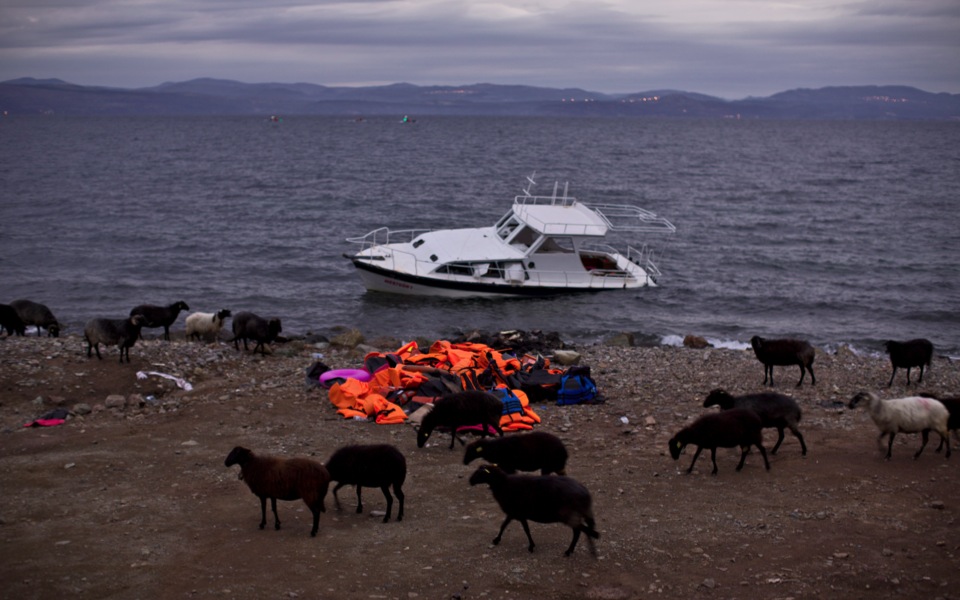 Greeks recover migrant’s body, 3 still missing