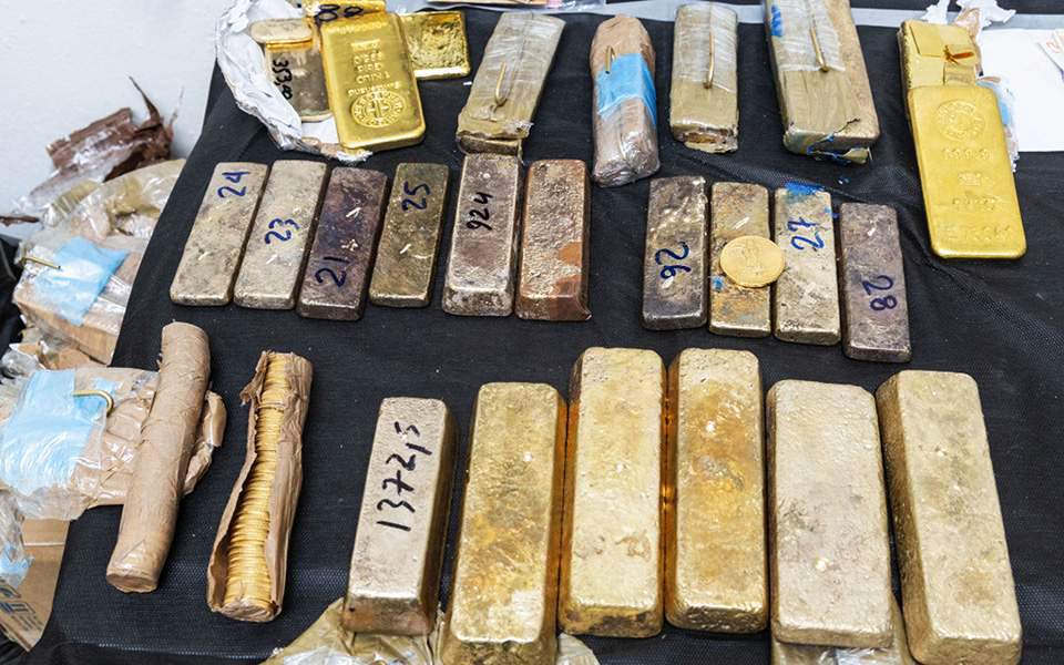 23 people probed over gold smuggling ring released on conditions