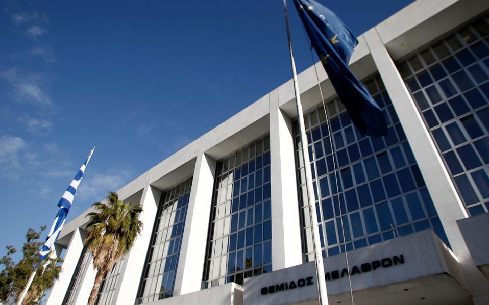 Prosecutor freezes assets of Greek businessman