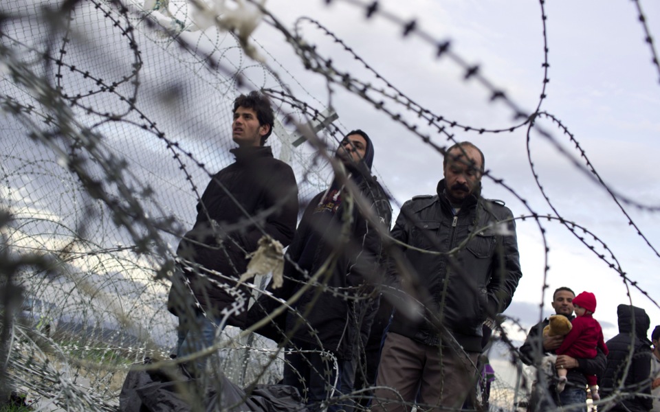 Greece scrambles to implement migration deal