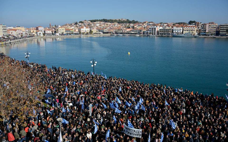 Greek island mayors press government to lighten migrants overload