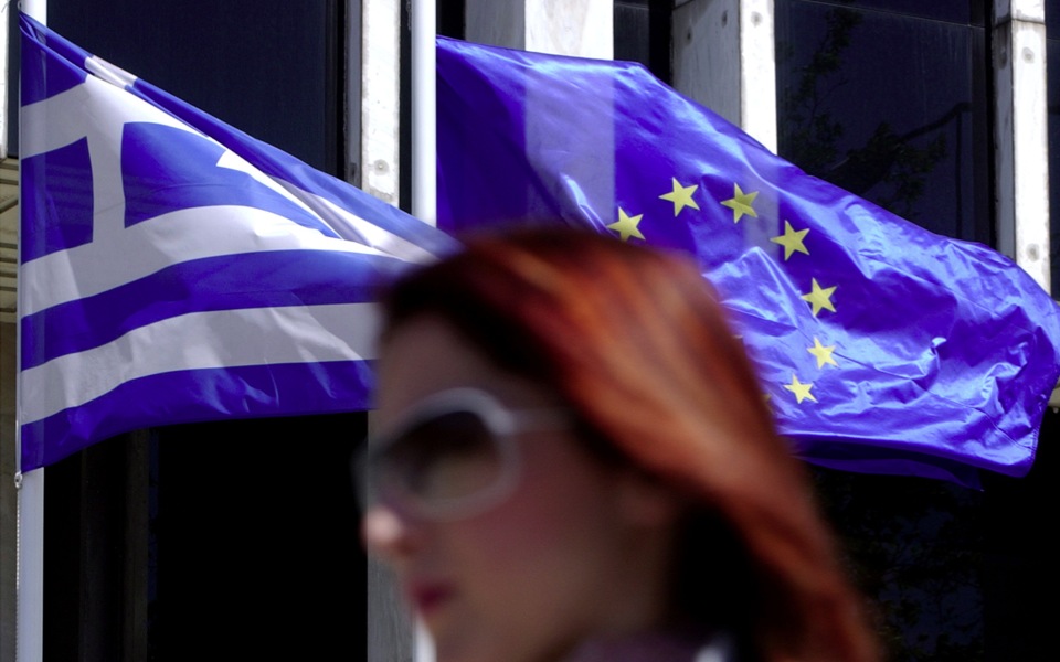 EIU warns Grexit still a threat