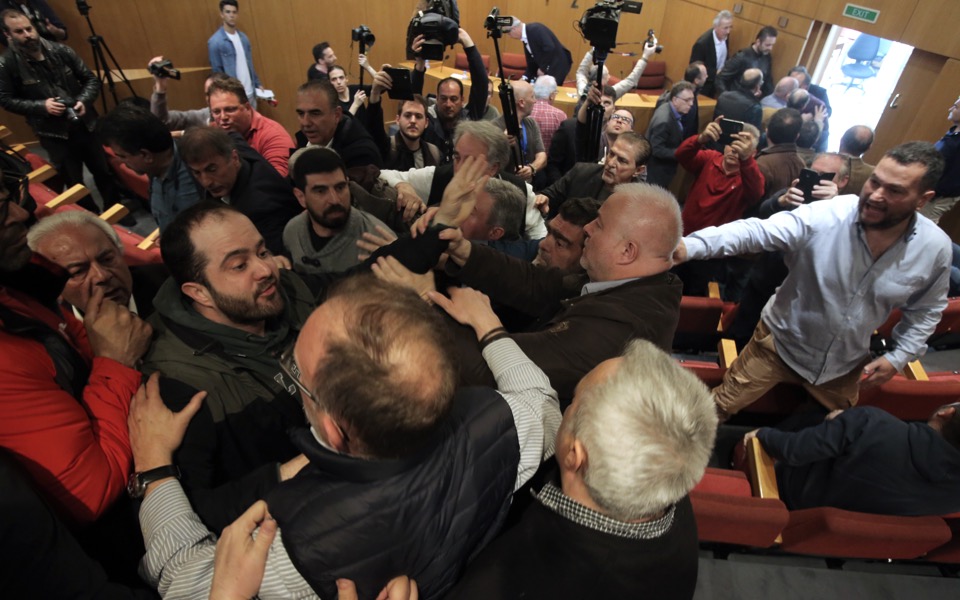 Greek unionists come close to blows at meeting