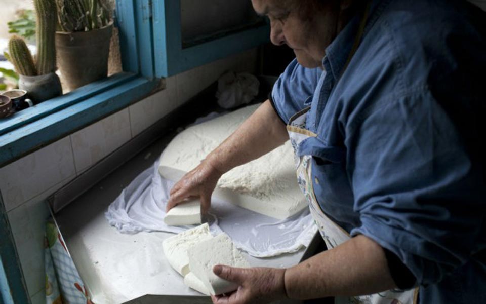 EU moves toward protecting Cyprus’s halloumi cheese