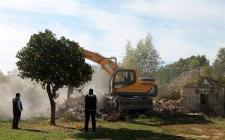 Greek-owned properties in Himara demolished