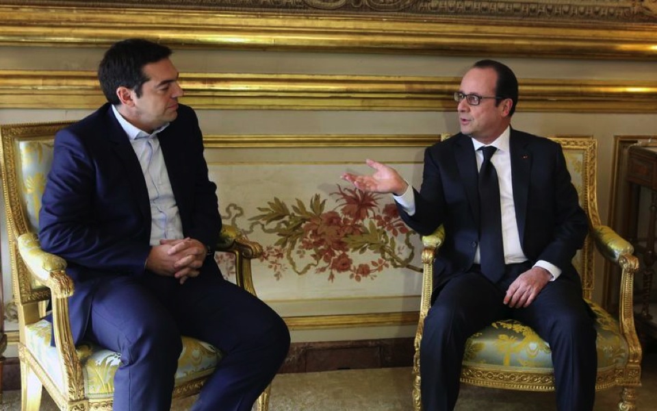 ‘Merci La France’: Greek deal role earns Hollande flowers in Athens