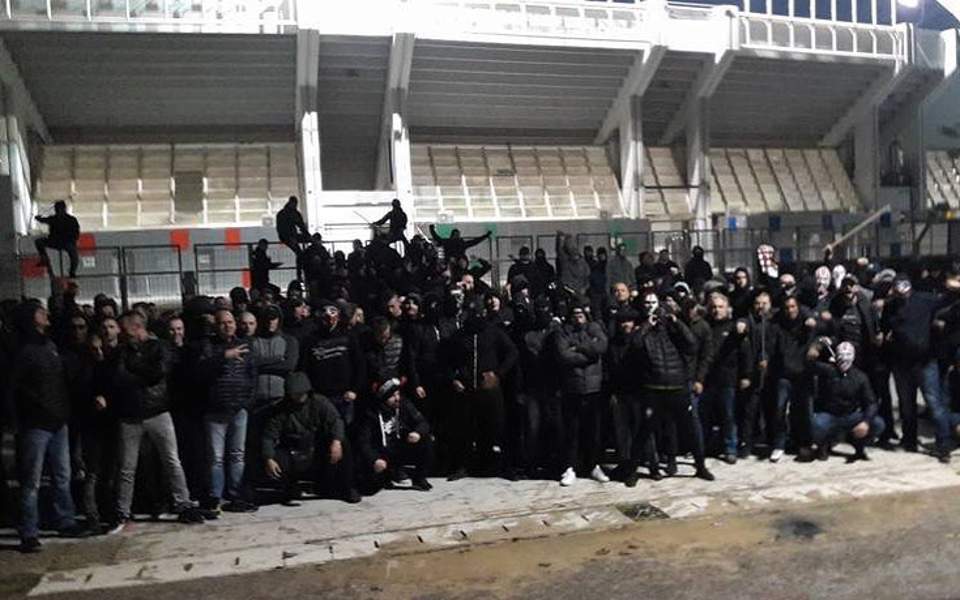 Hooligans clash in Athens ahead of AEK-Ajax game