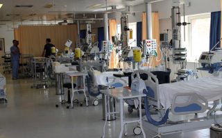 Athens hospital chief denies patient died due to lack of ICU beds
