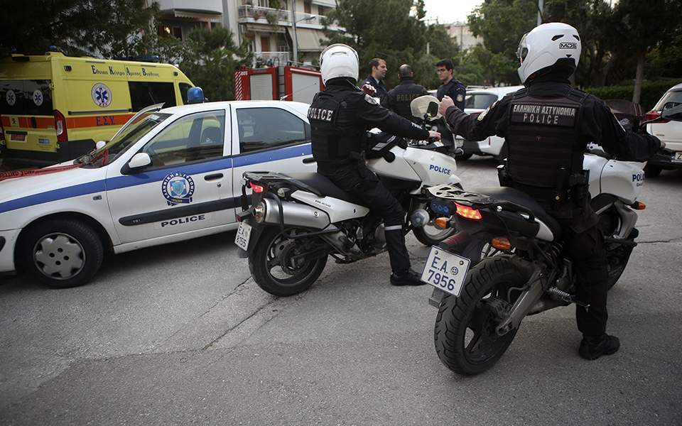 Police end hours-long hostage standoff in southern Athens
