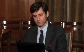 Tsakalotos, Houliarakis brief SYRIZA MPs on new multi bill