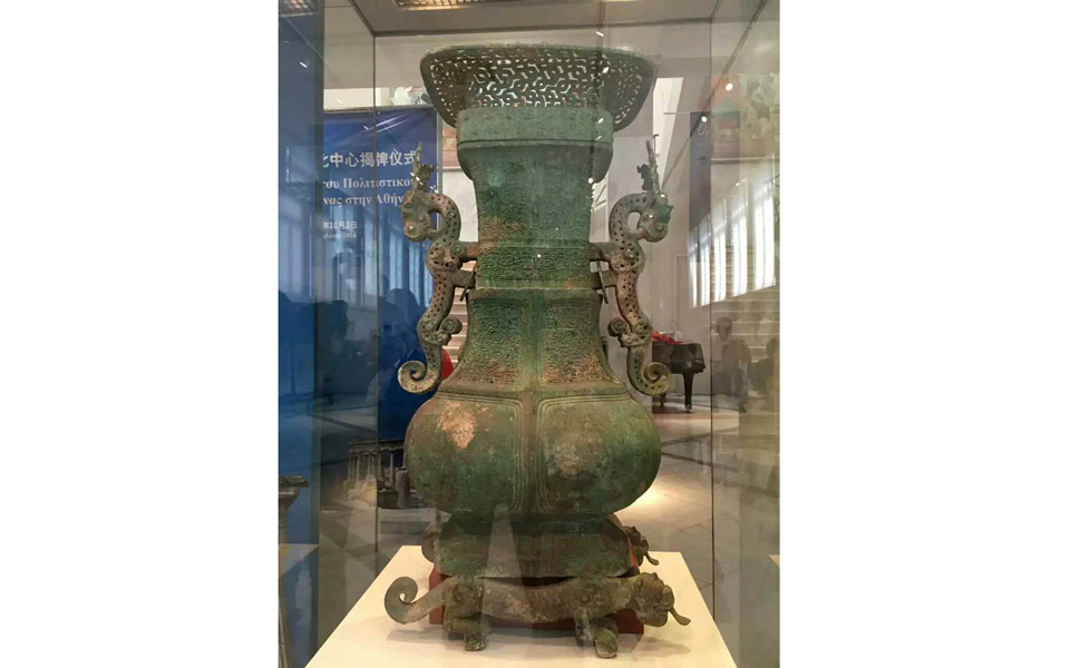 Ancient Chinese  hu on view at National Archaeological Museum