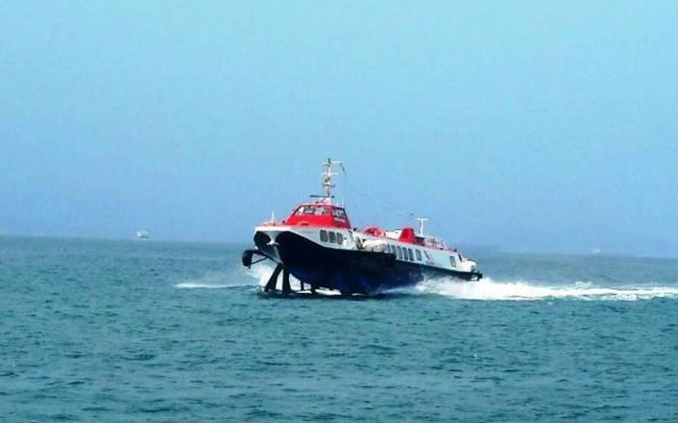 Hydrofoil returning to Piraeus due to technical failure