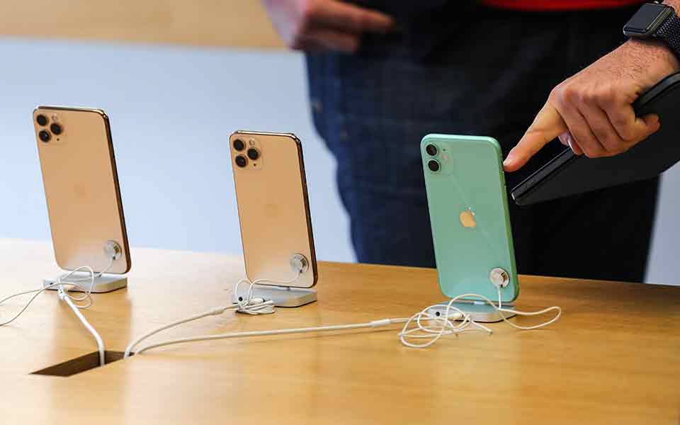 Expensive iPhones sell out on very first day