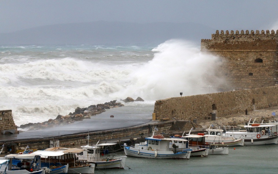 Tempest stuns western Crete