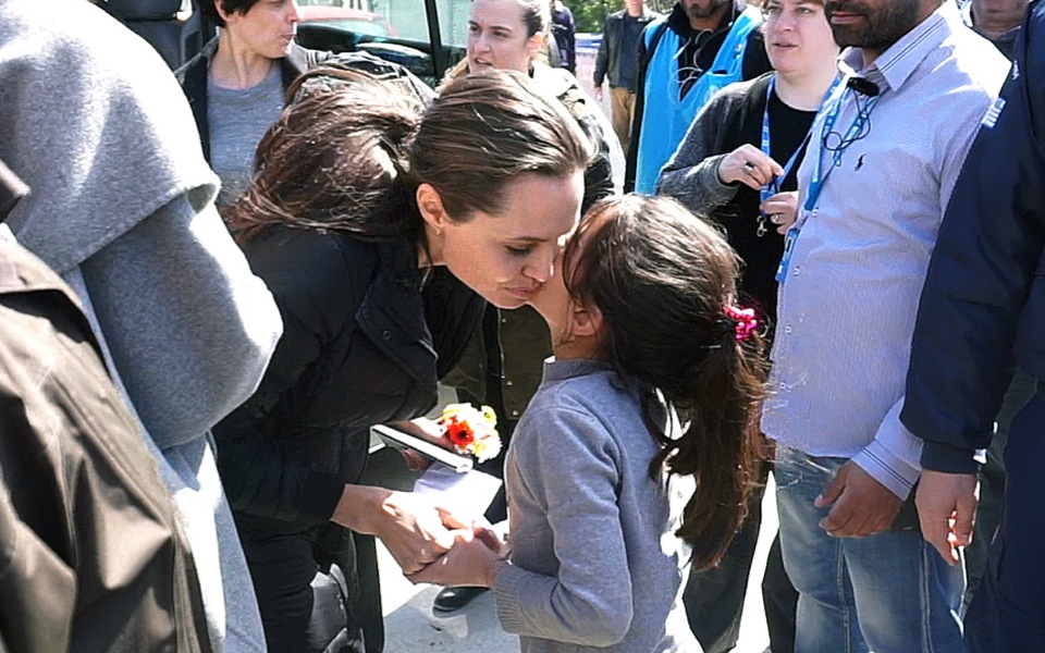 Jolie promises to come back to Lesvos