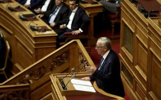 In speech to Parl’t, Juncker calls on Turkey to free Greek soldiers