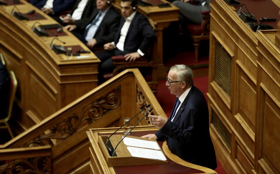 In speech to Parl’t, Juncker calls on Turkey to free Greek soldiers