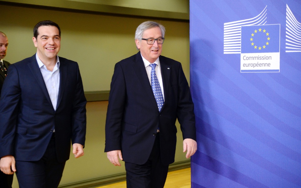 Juncker sees Greek progress on refugees but talks with Turkey off