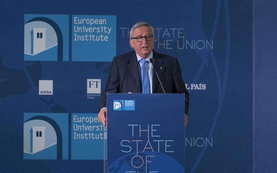 Juncker calls for greater solidarity for Greece, Italy in refugee crisis
