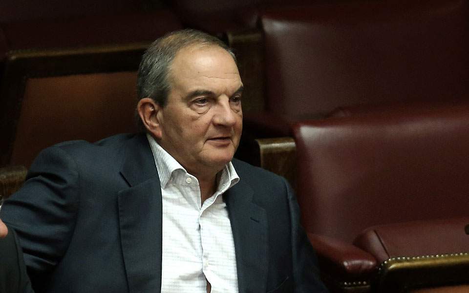Ex-PM Karamanlis seen keeping distance from Antonaros