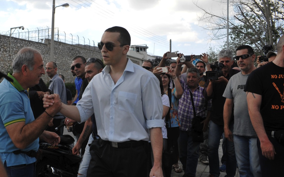 Golden Dawn spokesman Kasidiaris released from custody