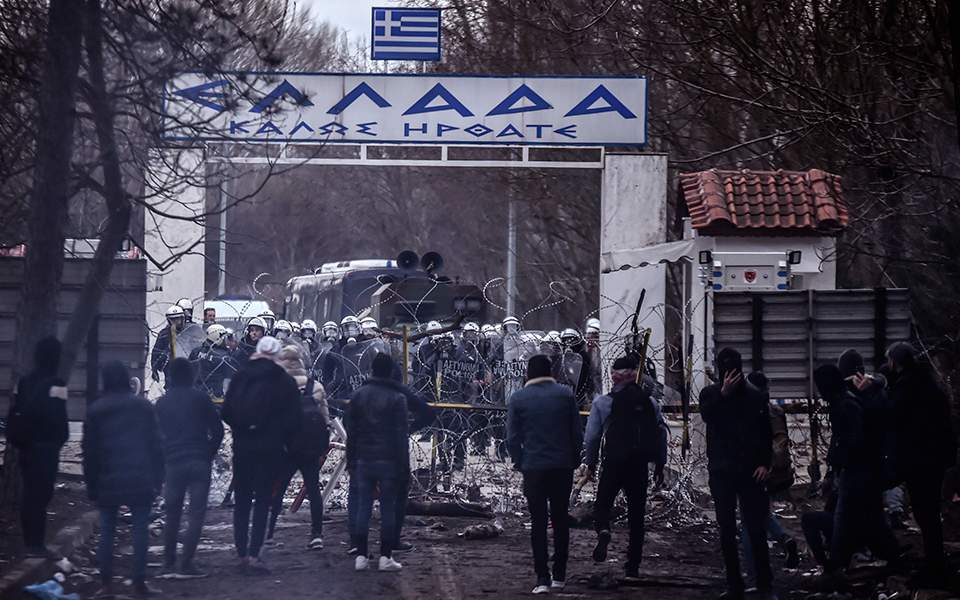 Tensions rise as more migrants reach Greek border