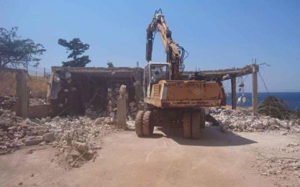 Demolitions of illegal constructions in Attica begin