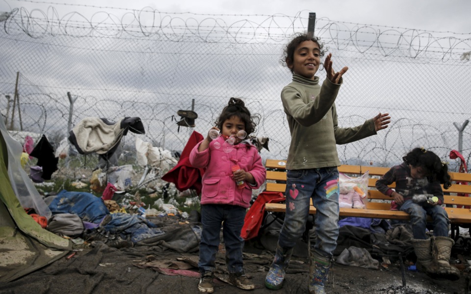 EU calls for urgent action on migrant arrivals