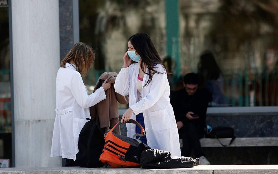 Greece stops all connections with Turkey, UK over coronavirus concerns