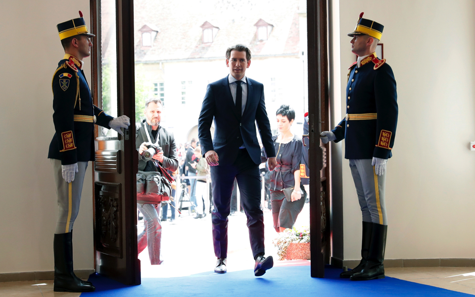 ‘Absurd’ for migrants to demonstrate to be let into FYROM, Kurz says