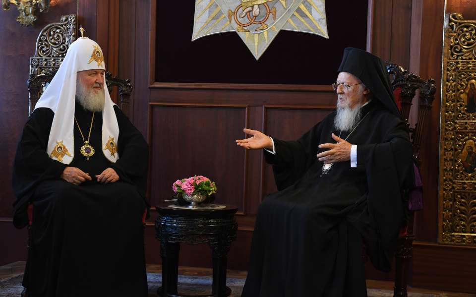 Russia’s Orthodox Church freezes ties with Constantinople over Ukraine spat