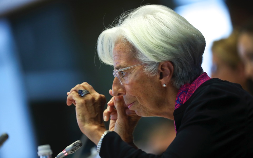 Lagarde backs lower Greek surpluses