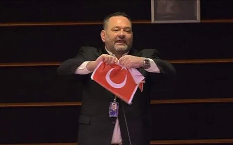 Neo-Nazi MEP penalized for tearing up Turkish flag
