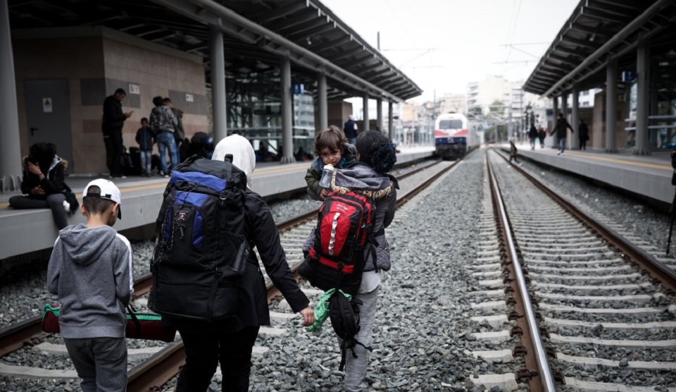 Migrants hoping to reach northern Greece leave Athens train station