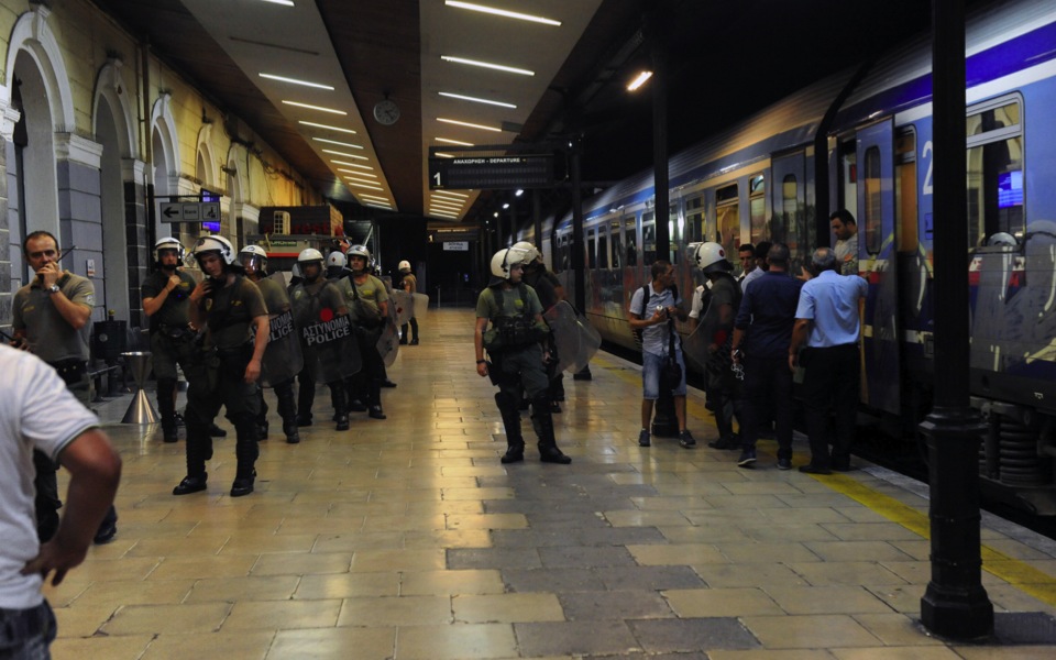 Militant fare dodgers detained in Athens