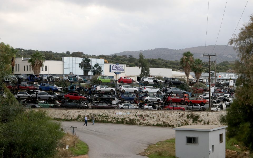 Police hunt down Crete kidnappers, rescue victim