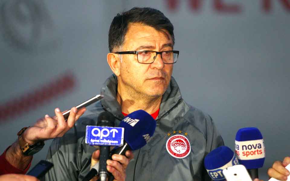 Olympiakos sacks Lemonis, agrees terms with Garcia