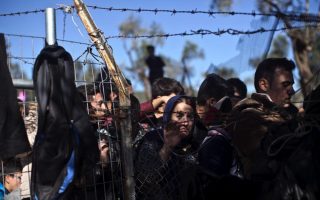 Lesvos refugees demand transfer from Moria to Kara Tepe