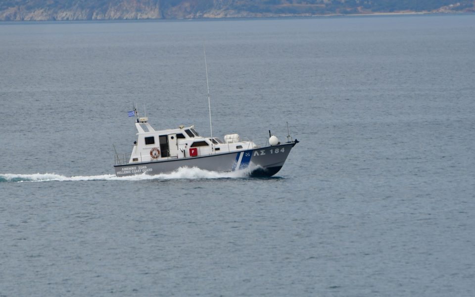 Coast guard stops migrant sailboat south of Crete