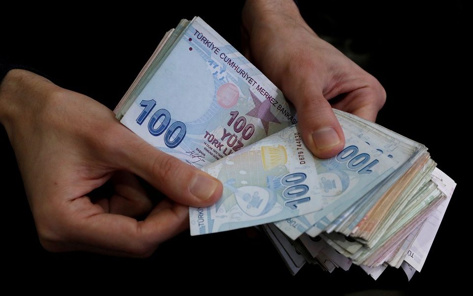 US sanctions fail to rattle Turkish lira